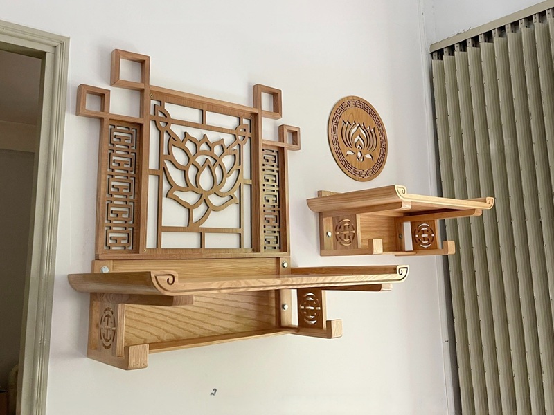 Bàn thờ treo đơn giản