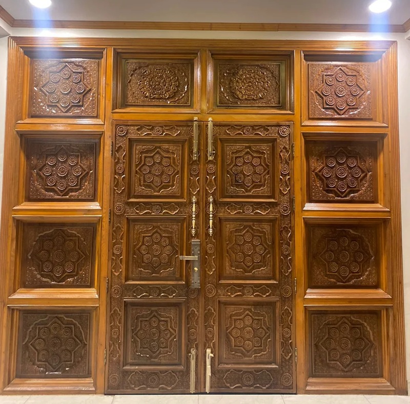 Các loại cửa có chạm khắc tinh xảo